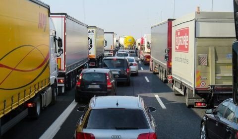 Relatório mostra horário e dias das semana que mais ocorrem os acidentes de trânsito