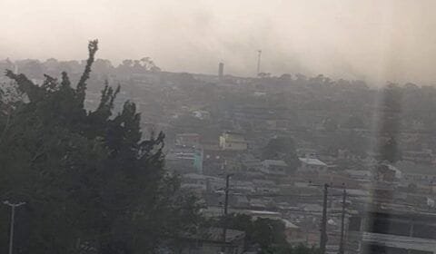 Após sofrer com nuvem de fumaça, chove em Manaus