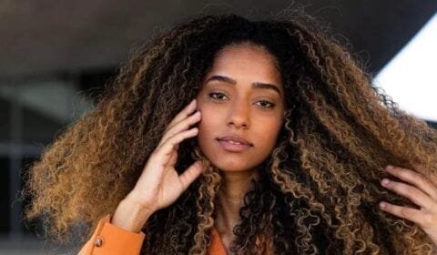 Atriz e modelo Isis Freitas morre aos 22 anos