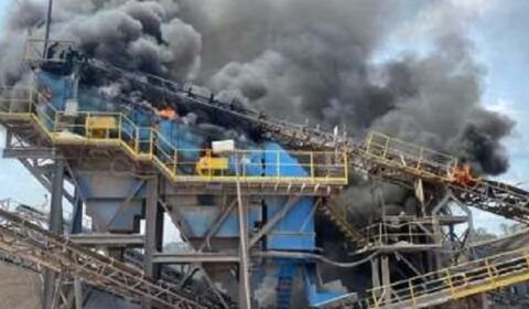 Fábrica pega fogo em Presidente Figueiredo