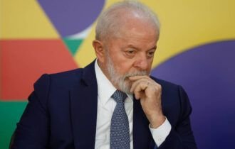 Em despachos, presidente Lula autoriza férias de ministros