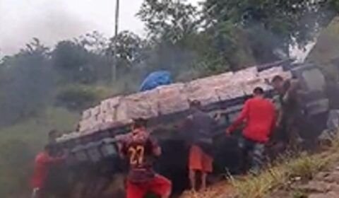 Moradores cobram prefeito em Manicoré após caminhão ficar atolado