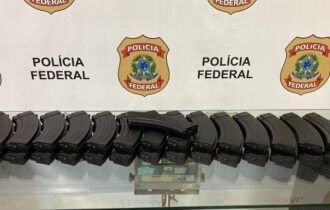 PF em atuação conjunta com a Receita Federal prende homem com 29 carregadores de fuzil