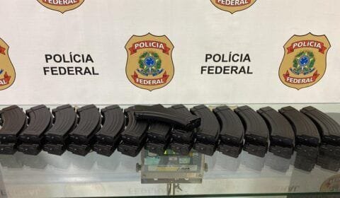 PF em atuação conjunta com a Receita Federal prende homem com 29 carregadores de fuzil