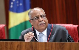 Prestes a deixar cargo, Benedito Gonçalves condena mais uma vez Bolsonaro e Braga Netto à inelegibilidade