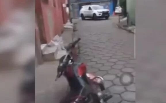 Vídeo: menina é baleada durante tiroteio entre PMs e suspeitos