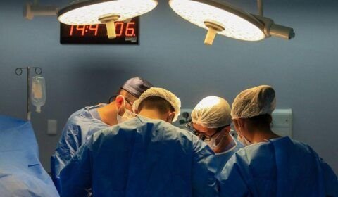 A minha vitória chegou’, diz paciente que recebeu rim do marido no 45º transplante renal do ano realizado pelo Governo do Amazonas