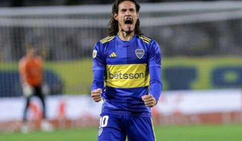 Cavani, do Boca Juniors, aceita assinar com clube carioca e se oferece para fechar contrato