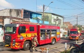 Corpo de Bombeiros impede propagação de incêndio em residência no bairro da Raiz