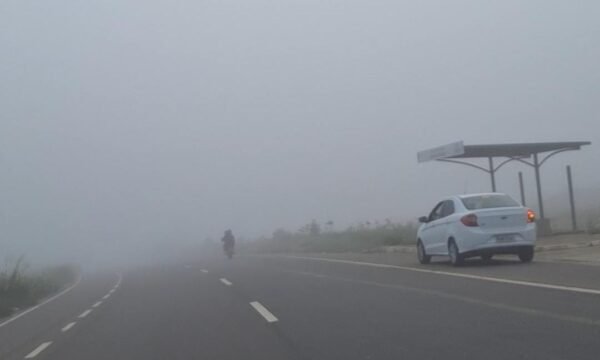 Forte neblina deixa rodovia que liga Iranduba para Manaus sem visibilidade