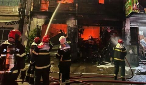 Incêndio de grande proporção atinge edifício de quatro andares no bairro Nova Cidade