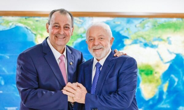 Omar reúne com Lula e debate sobre a reforma tributária