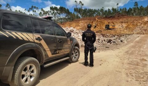 PF prende homem em flagrante com 513 quilos de cocaína