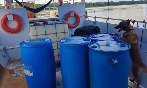 PM do Amazonas apreende mais de 350 kg de maconha em embarcações no Rio Negro