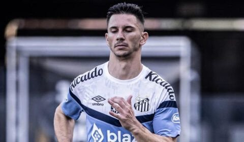 R$ 3,5 milhões de salário, Santos agradece: Peñarol decide tirar gente da Vila após dispensar Carlos Sánchez