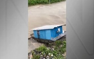 Vídeo: casa é arrastada pela chuva em Manaus