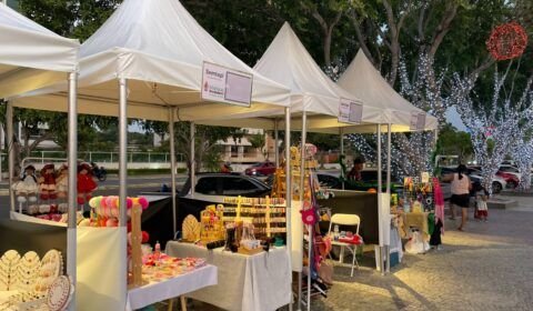 Prefeitura de Manaus promove feira de artesanato no complexo turístico Ponta Negra