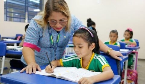 professora-escola-sala-de-aula-amazonas-foto2-euzivaldo-queiroz-seduc-am