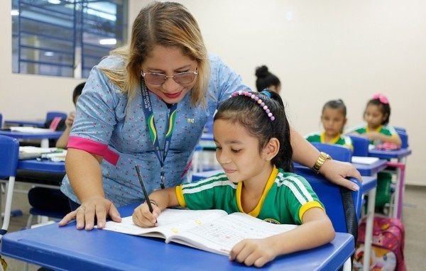 professora-escola-sala-de-aula-amazonas-foto2-euzivaldo-queiroz-seduc-am