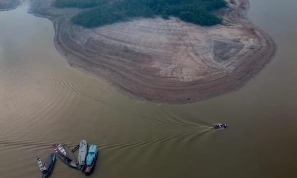 104431141-topshot-view-of-the-low-level-of-the-rio-negro-due-to-the-drought-in-iranduba-amazon