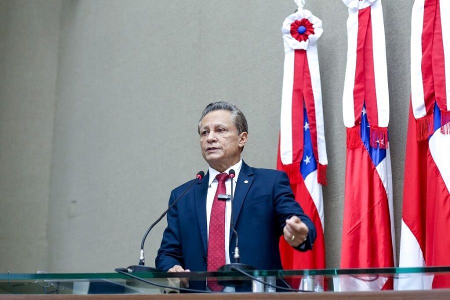 adjuto-afonso-pede-ao-ipaam-regulamentacao-da-lei-que-permite-a-utilizacao-da-madeira-pescada-1024x682