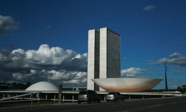 monumentos_brasilia_cupula_plenario_da_camara_dos_deputados3103201337