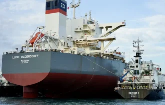 petrobras-abastece-navio-da-va