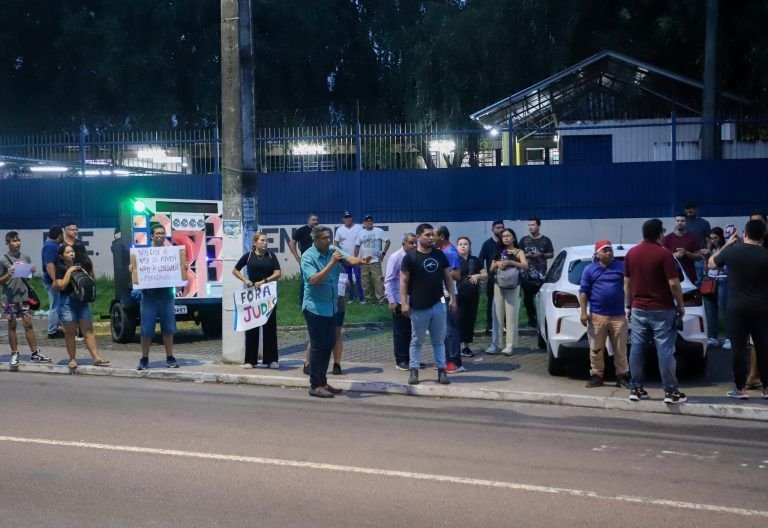 protesto-contra-david-almeida-
