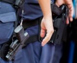 foto-policiais-fardados-e-armados
