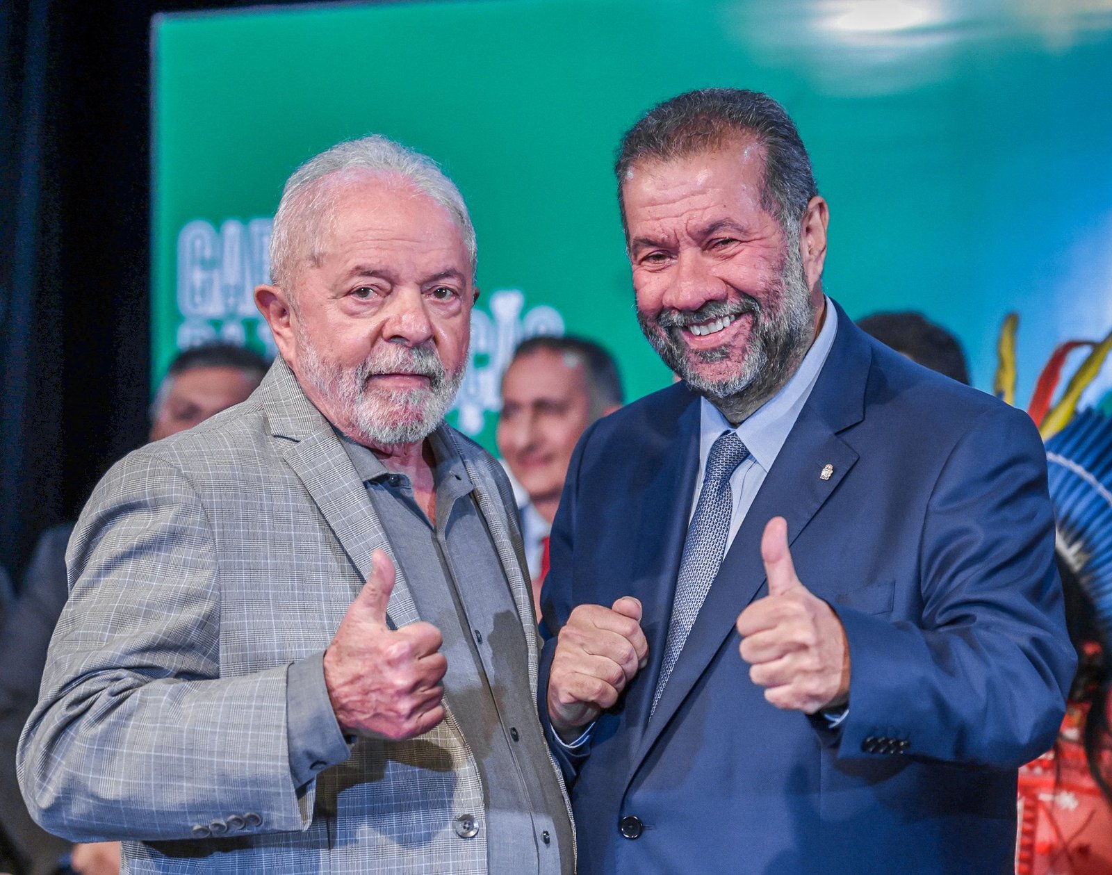 carlos-lupi-pede-demissao-do-m