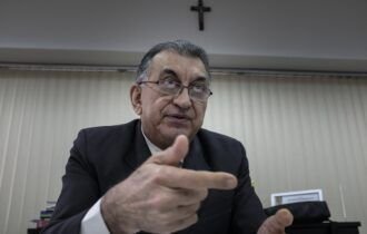 tj-am-aposenta-desembargador-a