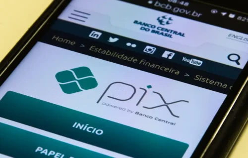 banco-central-anuncia-o-pix-au