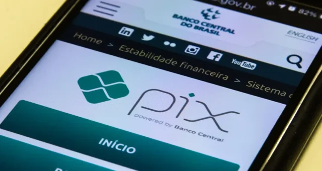 banco-central-anuncia-o-pix-au