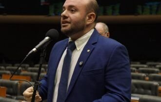fausto-jr-vota-para-suspender-