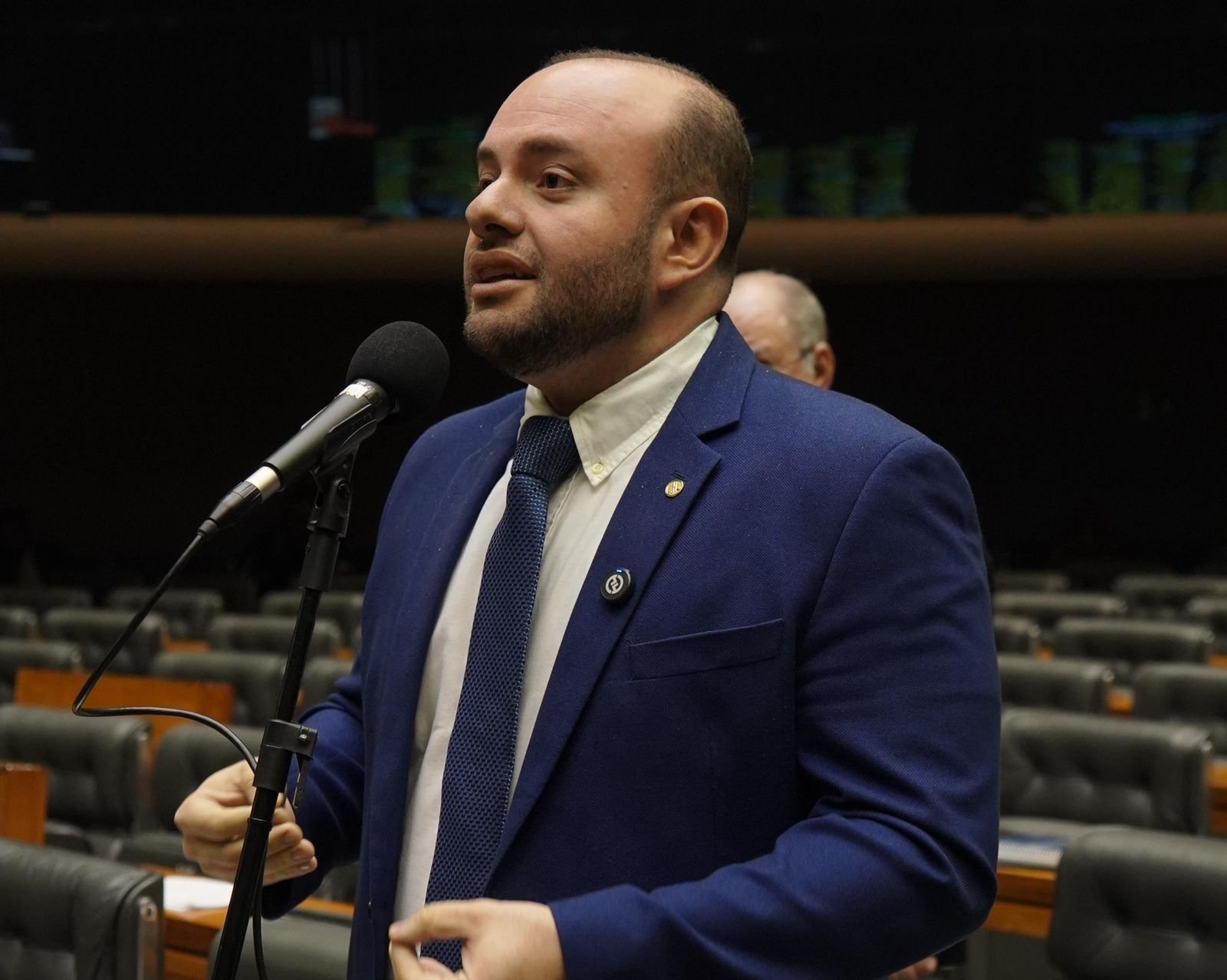 fausto-jr-vota-para-suspender-