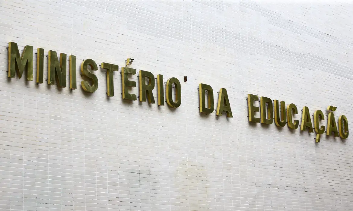 mec-libera-acumulo-de-benefici