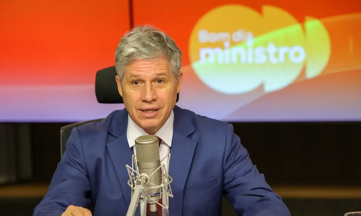 ministro-rebate-criticas-a-alt