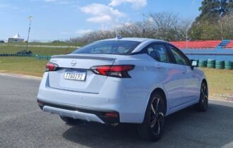 Nissan Versa 2026 mostra eficiência no dia a dia