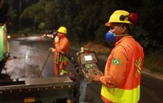 Prefeitura de Manaus avança com obras de recapeamento noturno na avenida do Turismo