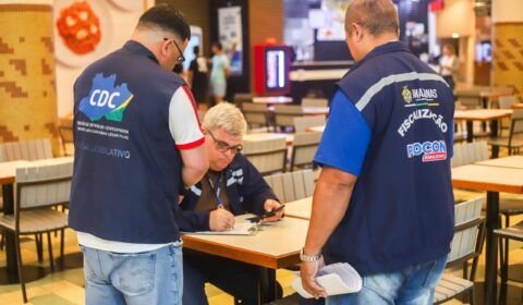 apos-denuncia-de-discriminacao-deputado-mario-cesar-filho-e-procon-am-notificam-empresa-em-shopping-de-manaus-foto-leandro-cardoso