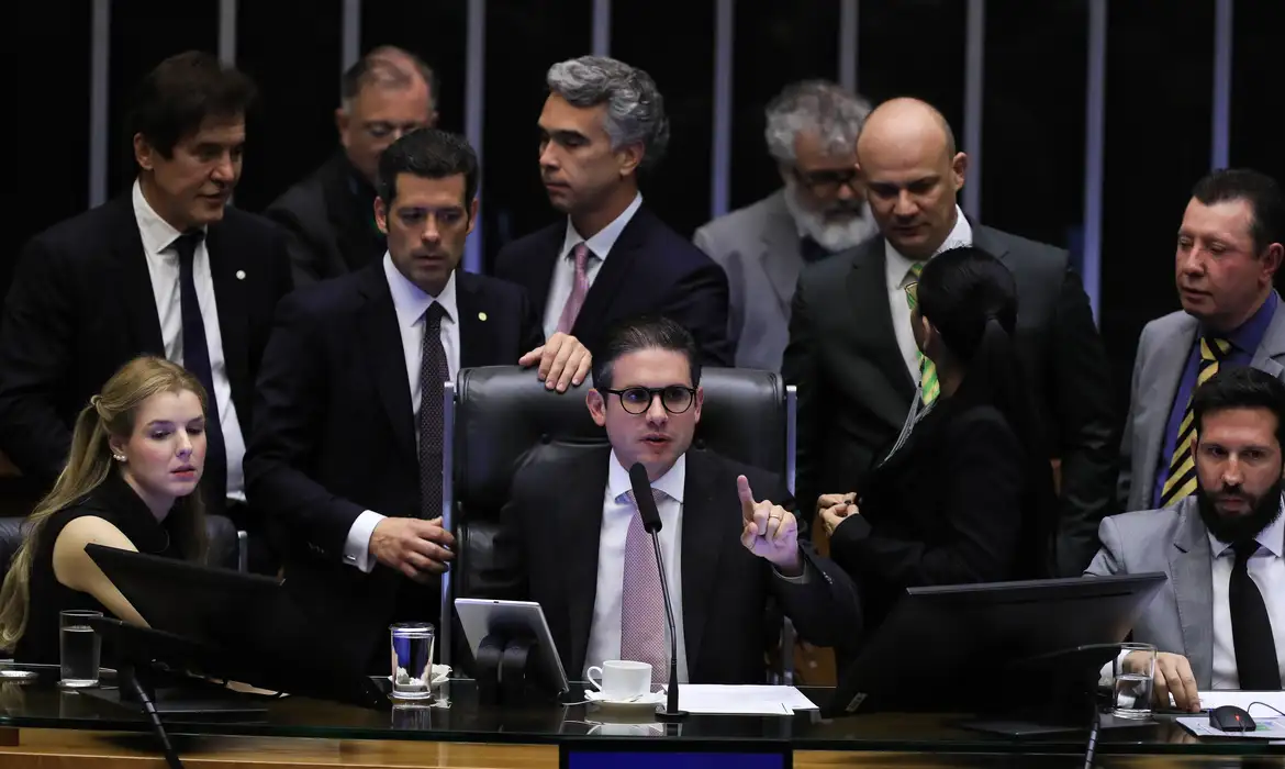 camara-aprova-urgencia-para-pr