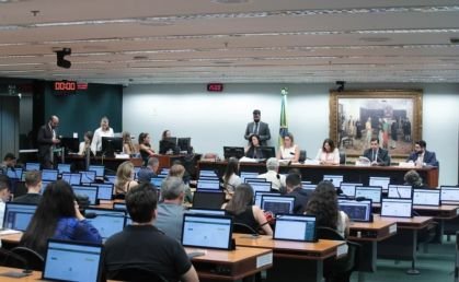 ccj-da-camara-analisa-hoje-pec