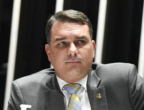 flavio-bolsonaro-apresenta-ped