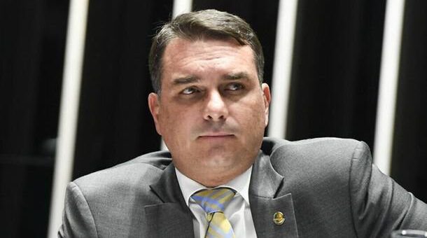 flavio-bolsonaro-apresenta-ped