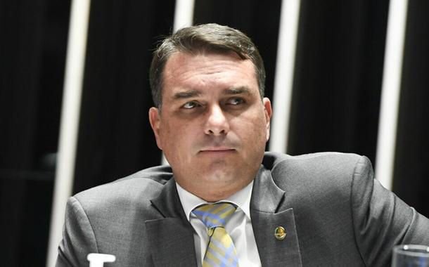 flavio-bolsonaro-apresenta-ped