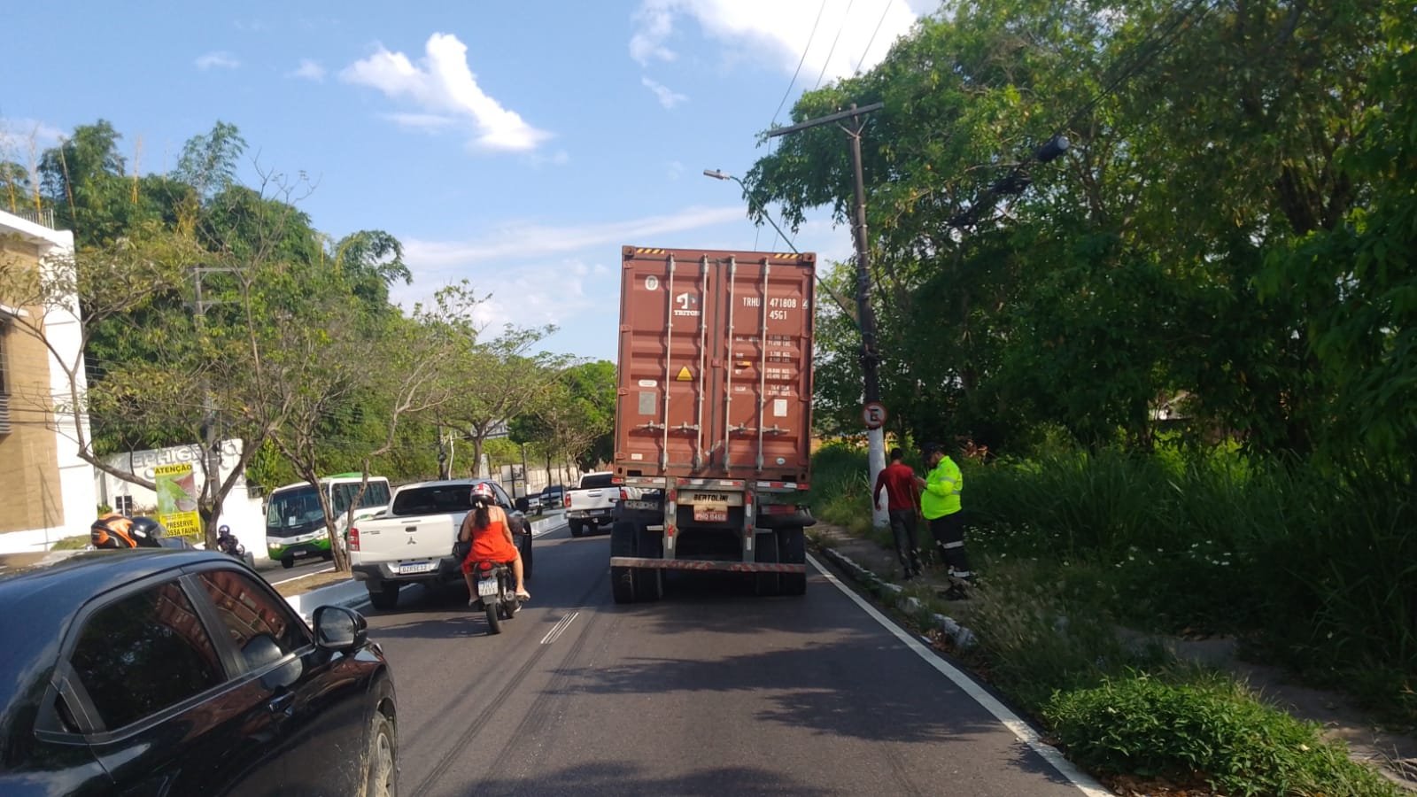 prefeitura-apreende-caminhao-s