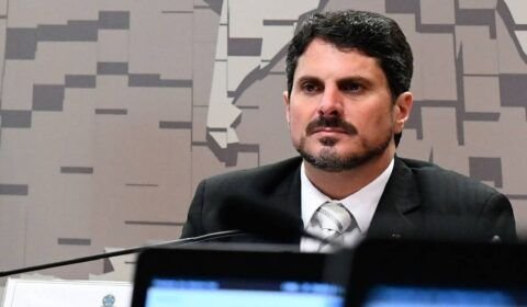 senador-marcos-do-val-e-levado