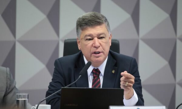 Presidente da CPMI do INSS determina prisão em flagrante do depoente Rubens Oliveira Costa