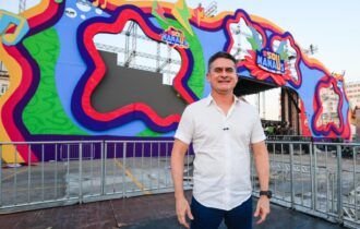 Prefeito David Almeida acompanha fase final da montagem da mega estrutura do ‘#SouManaus Passo a Paço 2025’ e reforça programação cultural