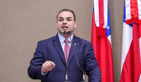 Roberto Cidade destaca papel da juventude na construção da democracia, durante posse do Parlamento Jovem 2025